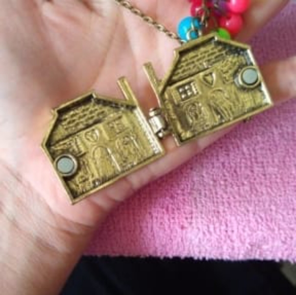 Balloon House Up Necklace Beads Pendant Long Neckl - Picture 4 of 4